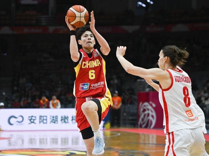 ✅ 满意的地方（核心亮点）
目标达成：4胜1负、小组第二、提前一轮锁定世界杯正赛