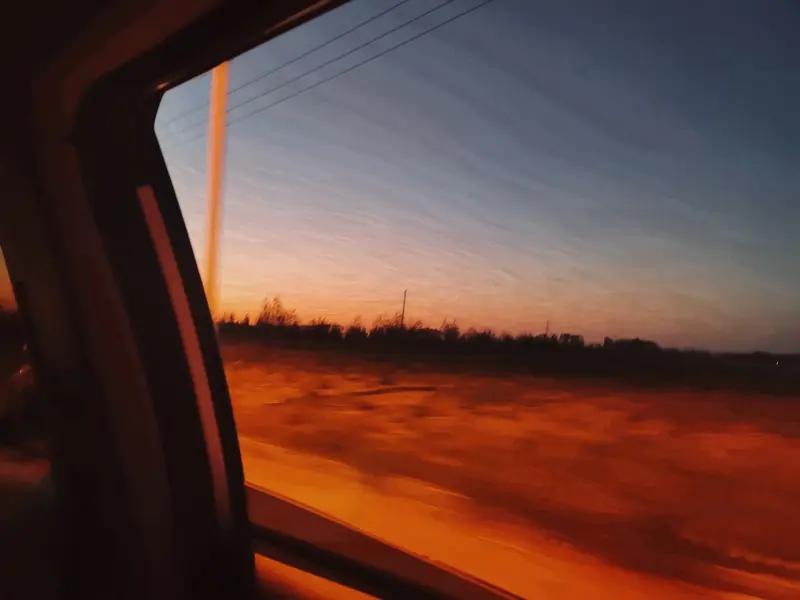 年轻人不谈恋爱，父母真别焦虑。大学教授说得在理，20多岁最该投资个人能力。
很多