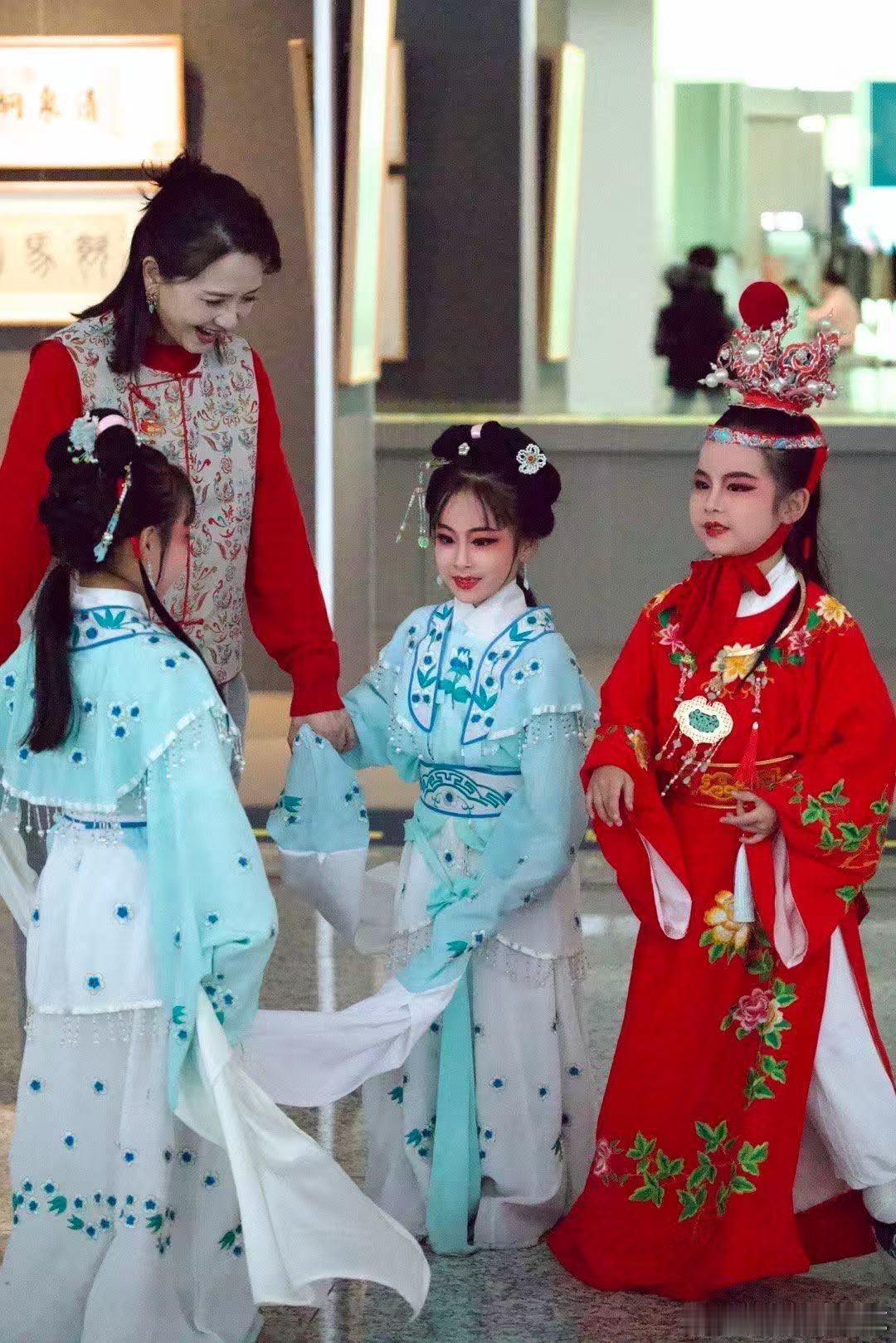 我在萧山机场听陶慧敏唱越剧红楼梦 浙江卫视越剧春晚谁在萧山机场偶遇了陶慧敏的越剧