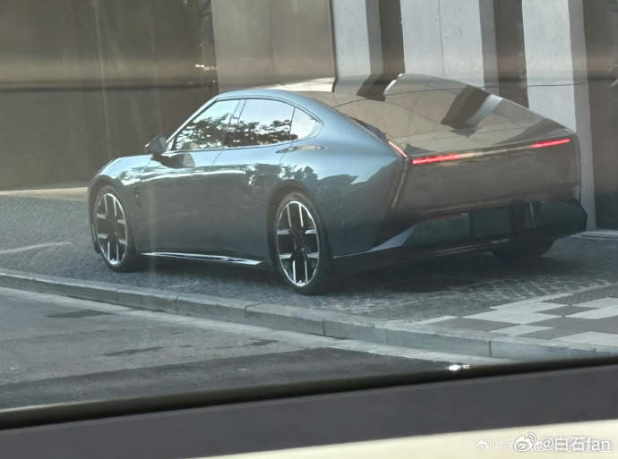 2025年的小鹏，发新车的数量是友商五年的量了快。G7刚结束，现在小鹏新P7也曝