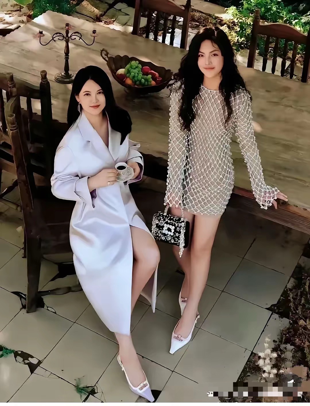 李湘因为爱带着女儿炫富，热度一直居高不下，这次的流量却是因为一个原本八杆子打不着