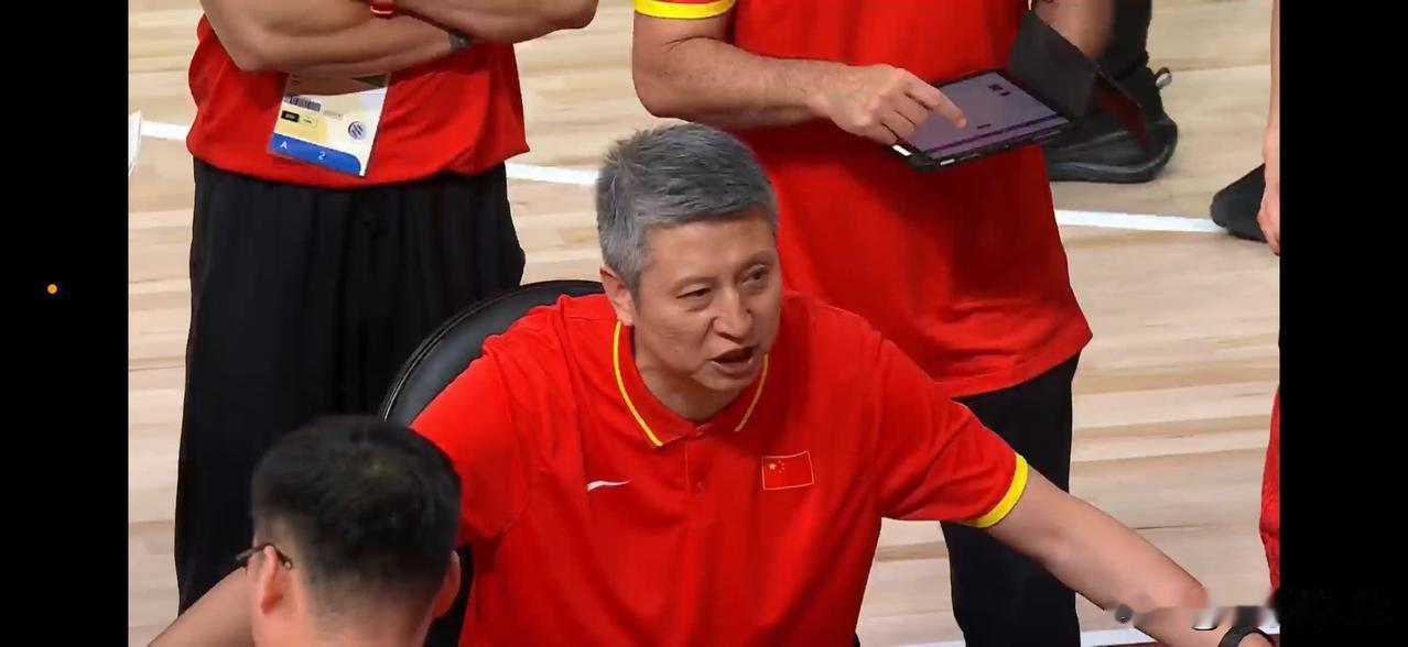 真的菜！中国男篮注定输给日本男篮，原因有三

1、基本功太差了，失误太多了，进攻