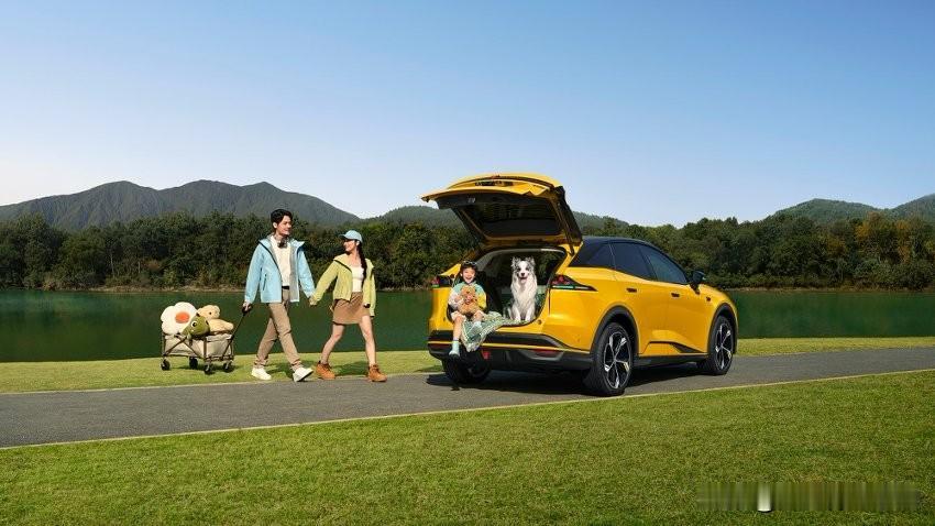 以前开车，碰到堵车和复杂路况，整个人都不好了，心累得不行。现在有了深蓝S07华为