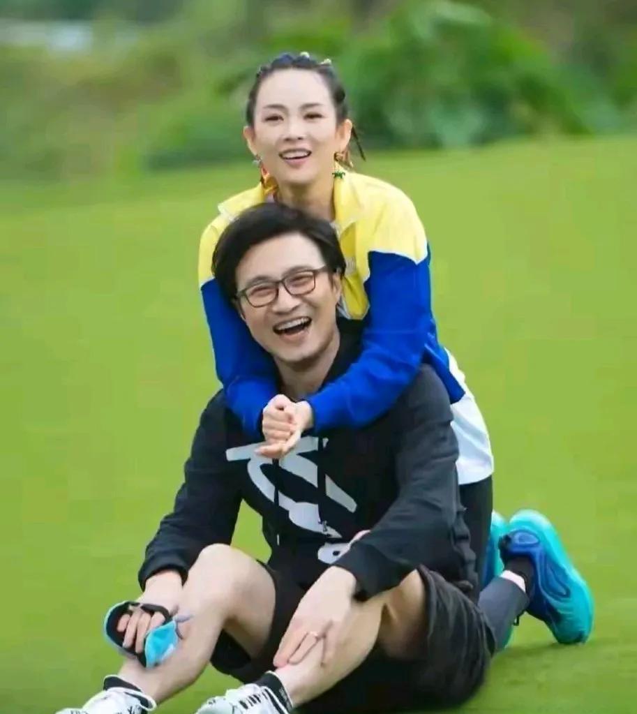我觉得汪峰就是好日子过够了，瞎作。
他能找到章子怡这样的老婆还有什么不知足的。所