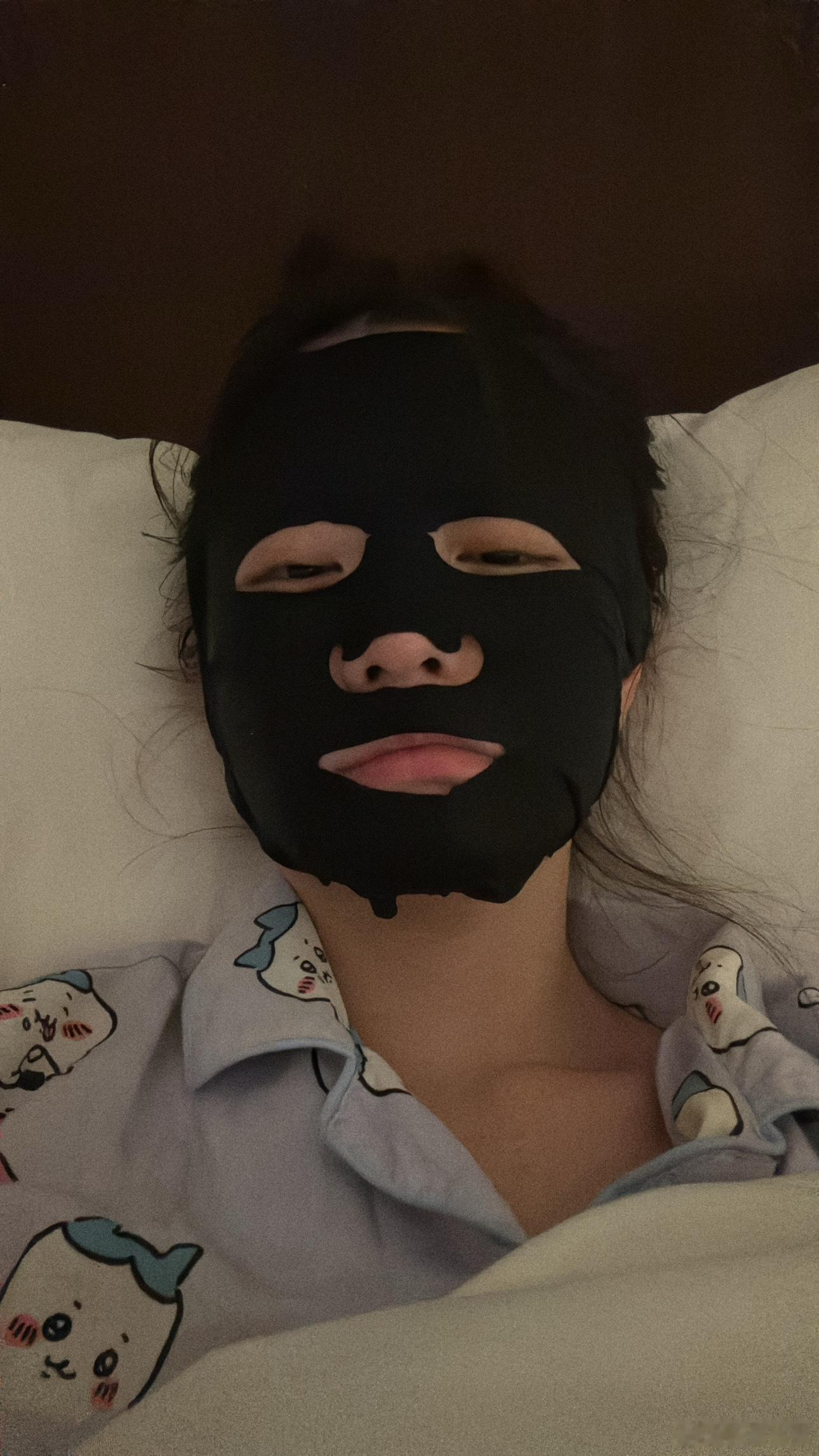 根本舍不得放下手机 还想玩但是我好累好困 ​​​