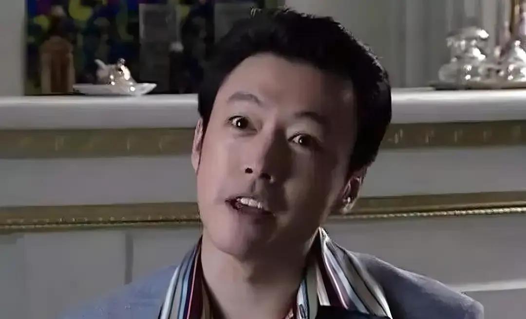 一包绷带露馅，差点灭掉余则成
 
翠萍给伤员打结，手法太专业。谢若林瞄一眼，就知