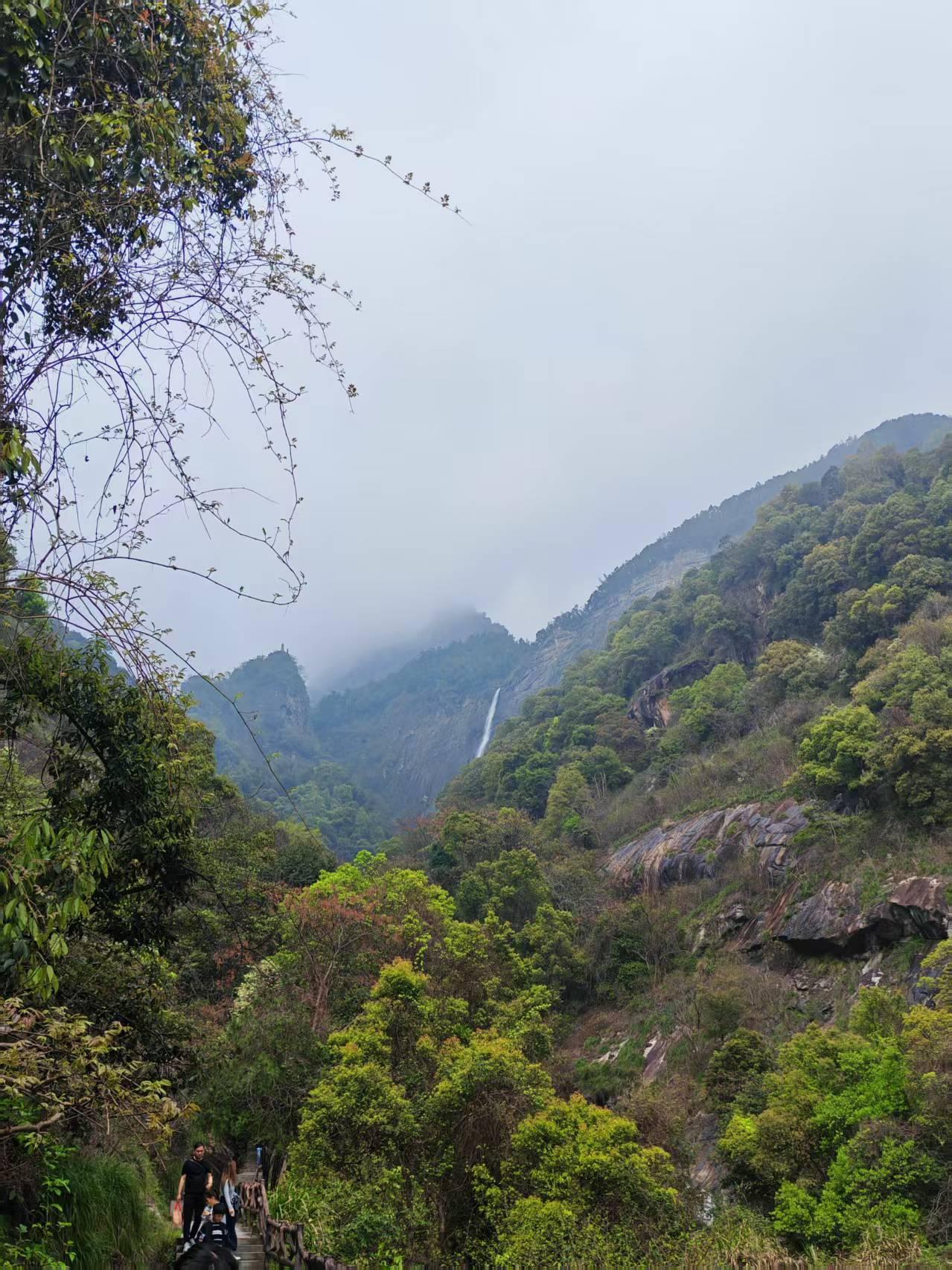 不知道大家有没有这样的经历？
明明家里距离某些景点很近，某个时间段也确实很想去看