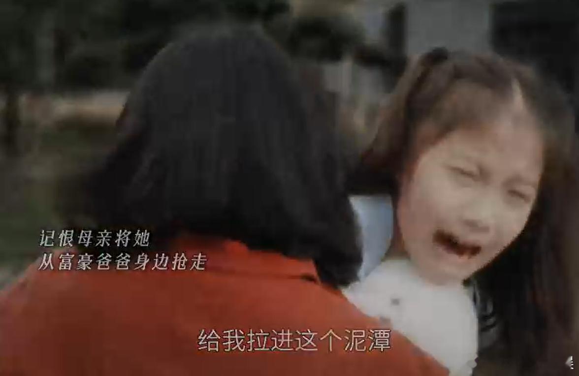 她的盛焰原生家庭好窒息 白靓靓一生都在缺爱里流浪🥺，母亲的爱太过偏执沉重，让她