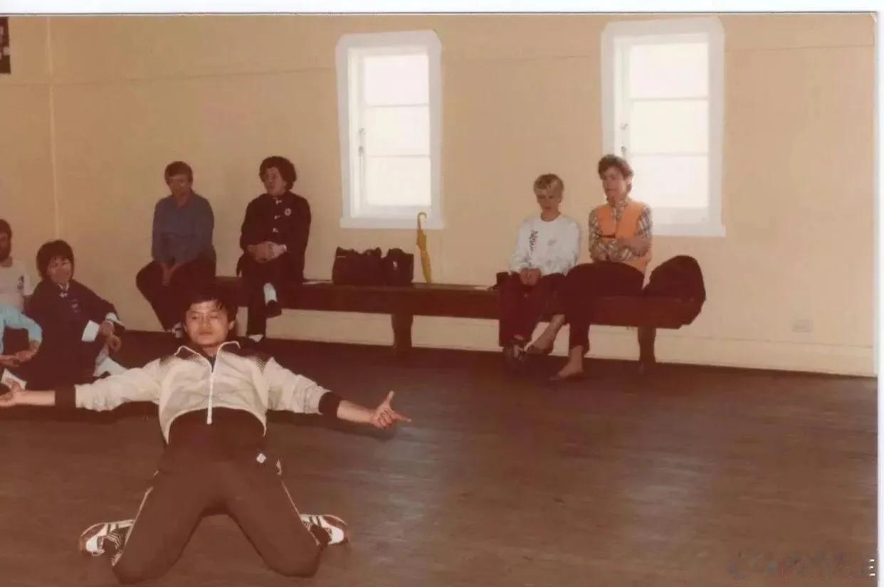 1985年，马云在表演“猴拳”,马总当年也算是一位多才多艺的人！ ​​​