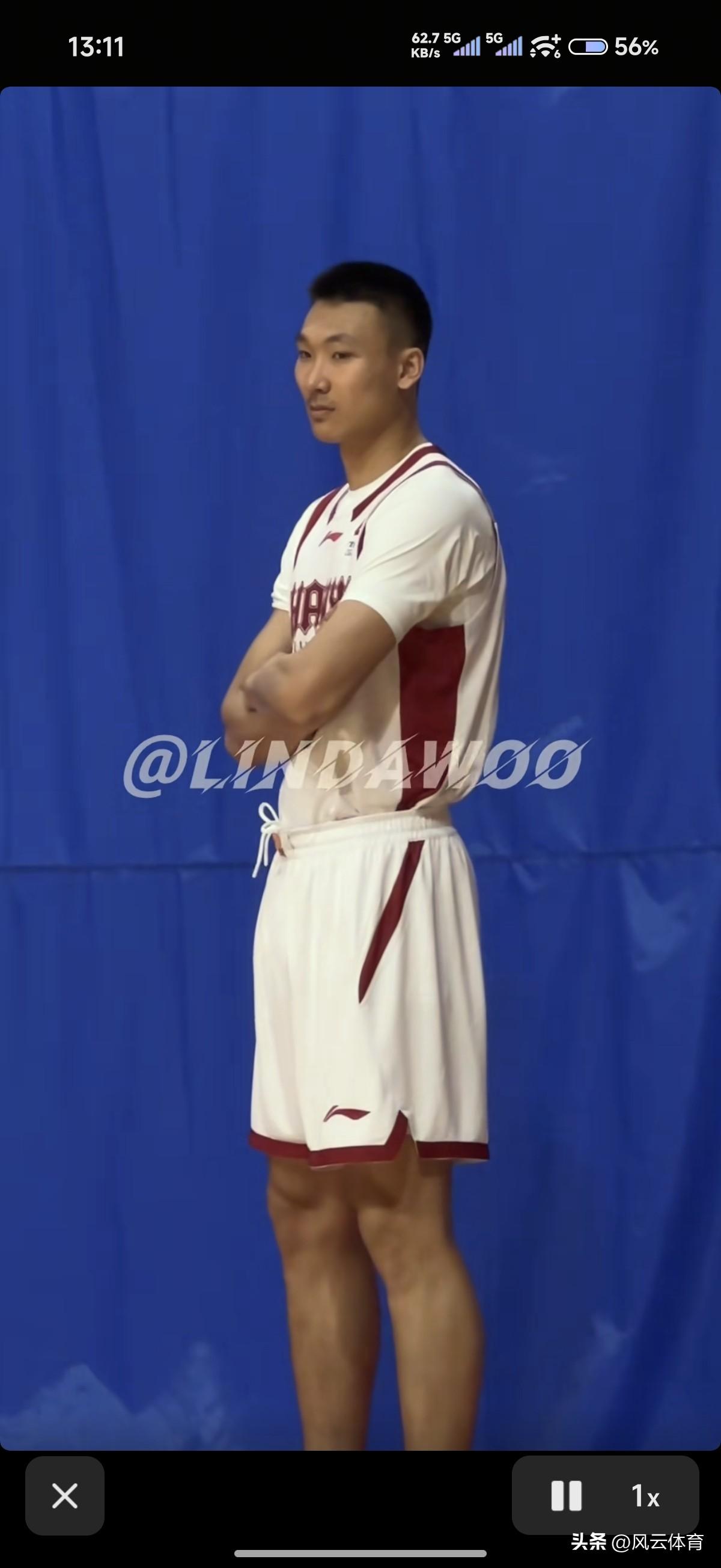 “小易建联”即将身披15号战衣征战CBA联赛！
昨晚，山西男篮小将淡厚然成功通过