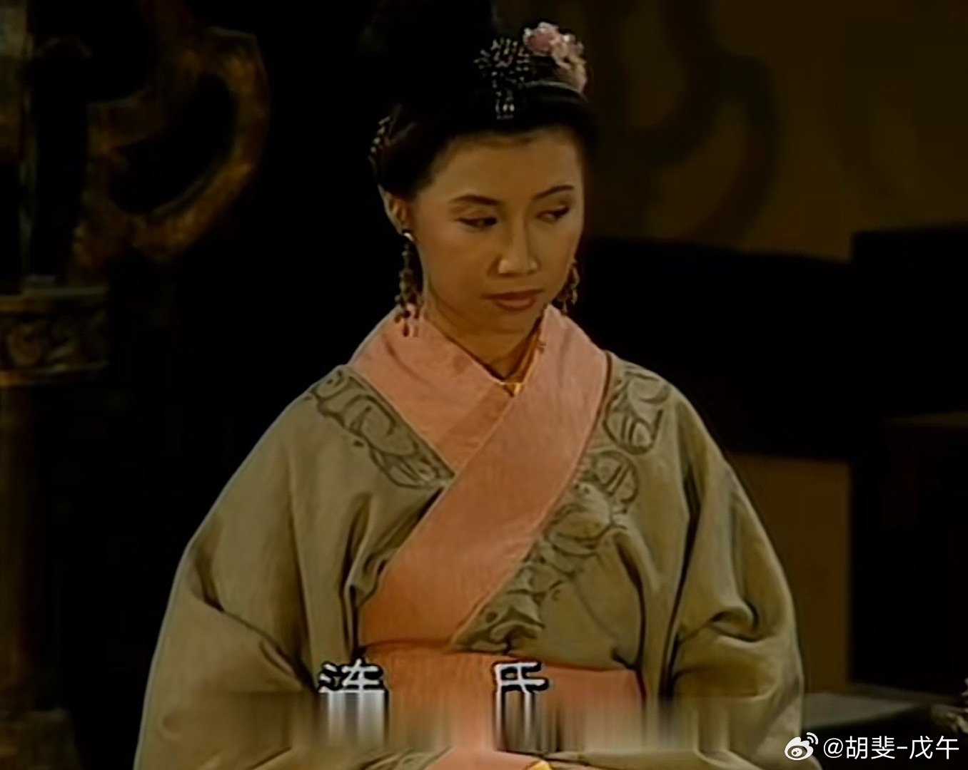 硕人其颀，衣锦褧衣。齐侯之子，卫侯之妻。东宫之妹，邢侯之姨，谭公维私。手如柔荑，