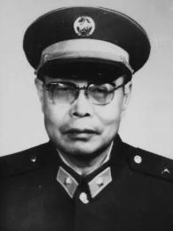 1953年，志愿军师长王扶之负伤回国，偶遇一赶车老丈，于是便乘车回家，两人相谈甚