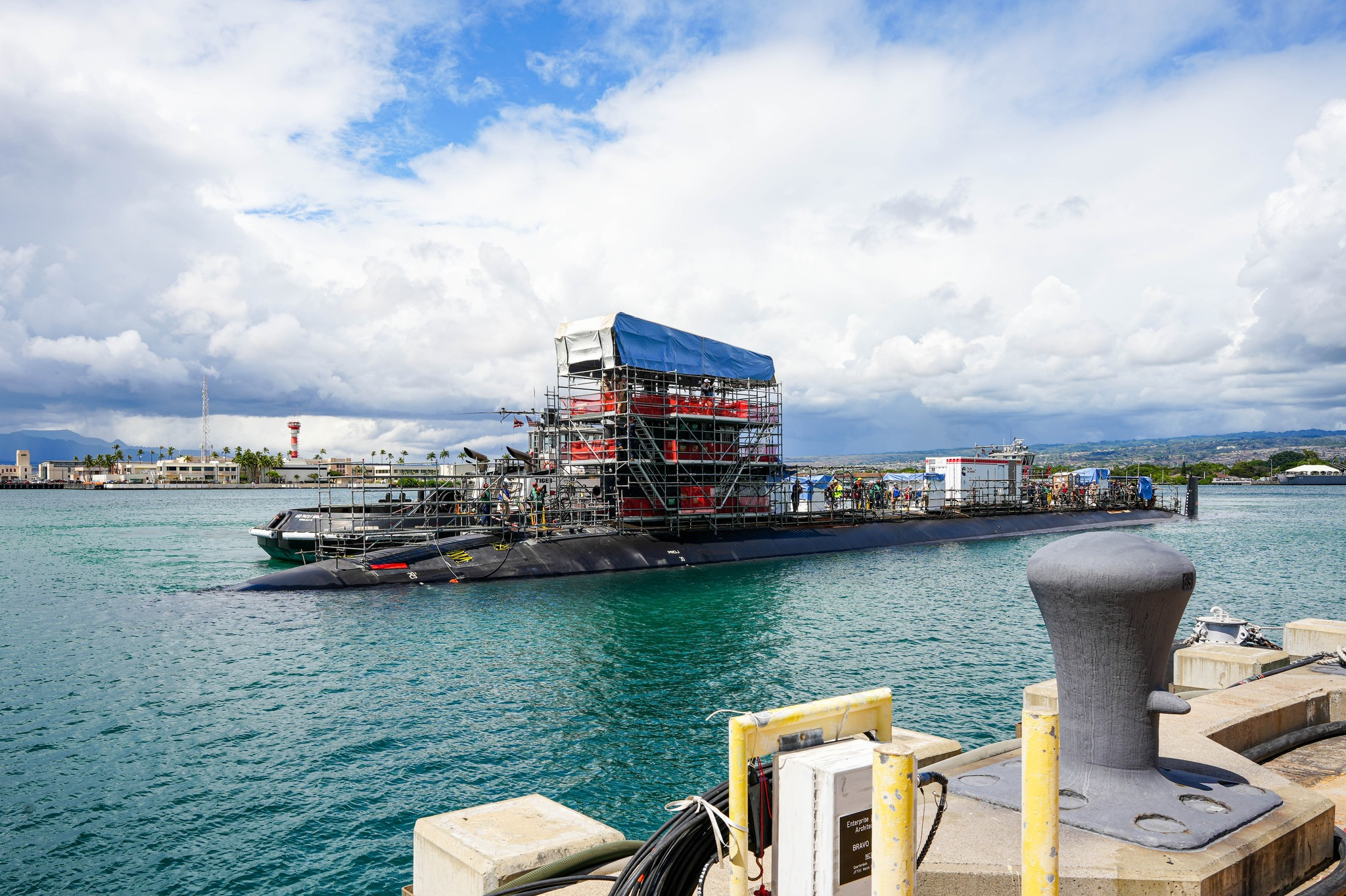 在美国夏威夷“珍珠港海军造船厂及中级维修设施”(PHNSYIMF)进行其现代化升