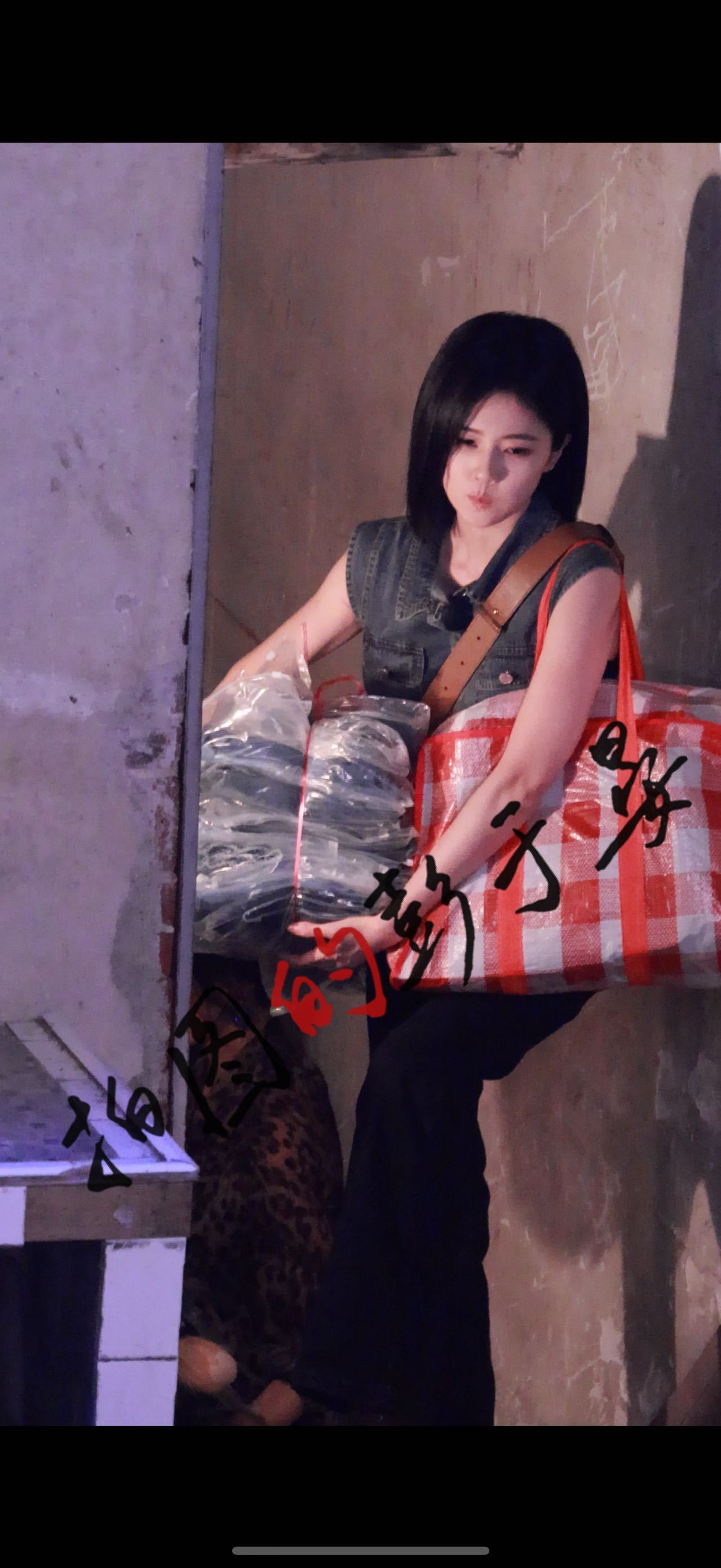 搬东西都能萌成这样