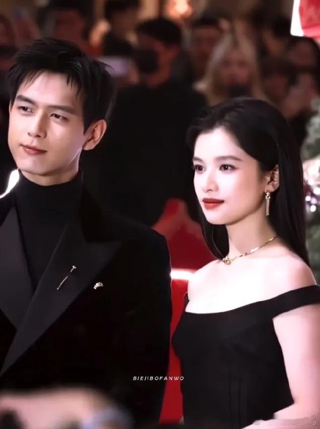 李现张婧仪现偶《雾里青》剧情完全就是热门短剧的剧情，男主是爱上弟弟女友的禁忌恋设