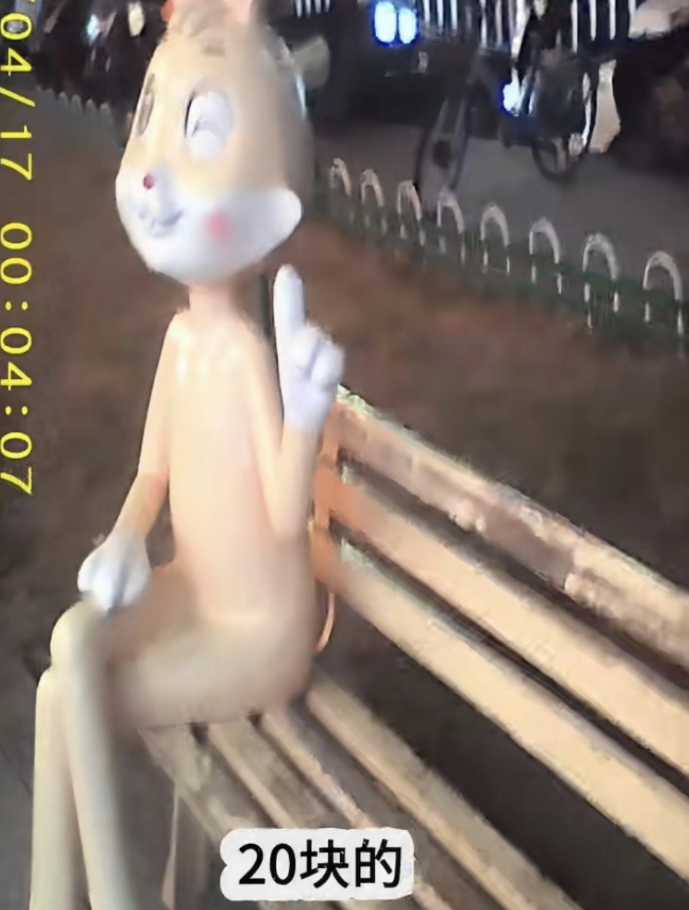 20块和2000块相机差距神经质一样的话题，明明拍出来的就是一坨，非要扯什么朦胧