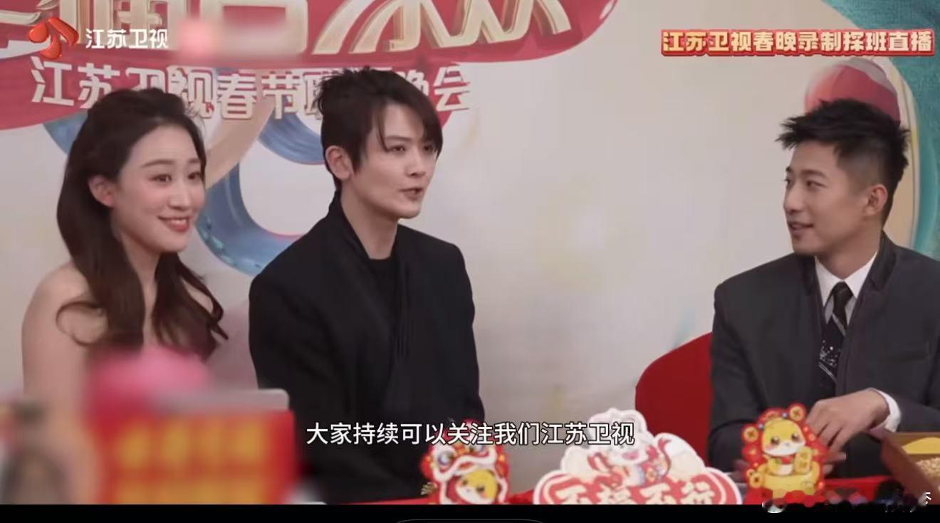 刘端端直播漏勺手动捂嘴  看来2025有的看了，不仅有江苏春晚的舞台，我们还可以