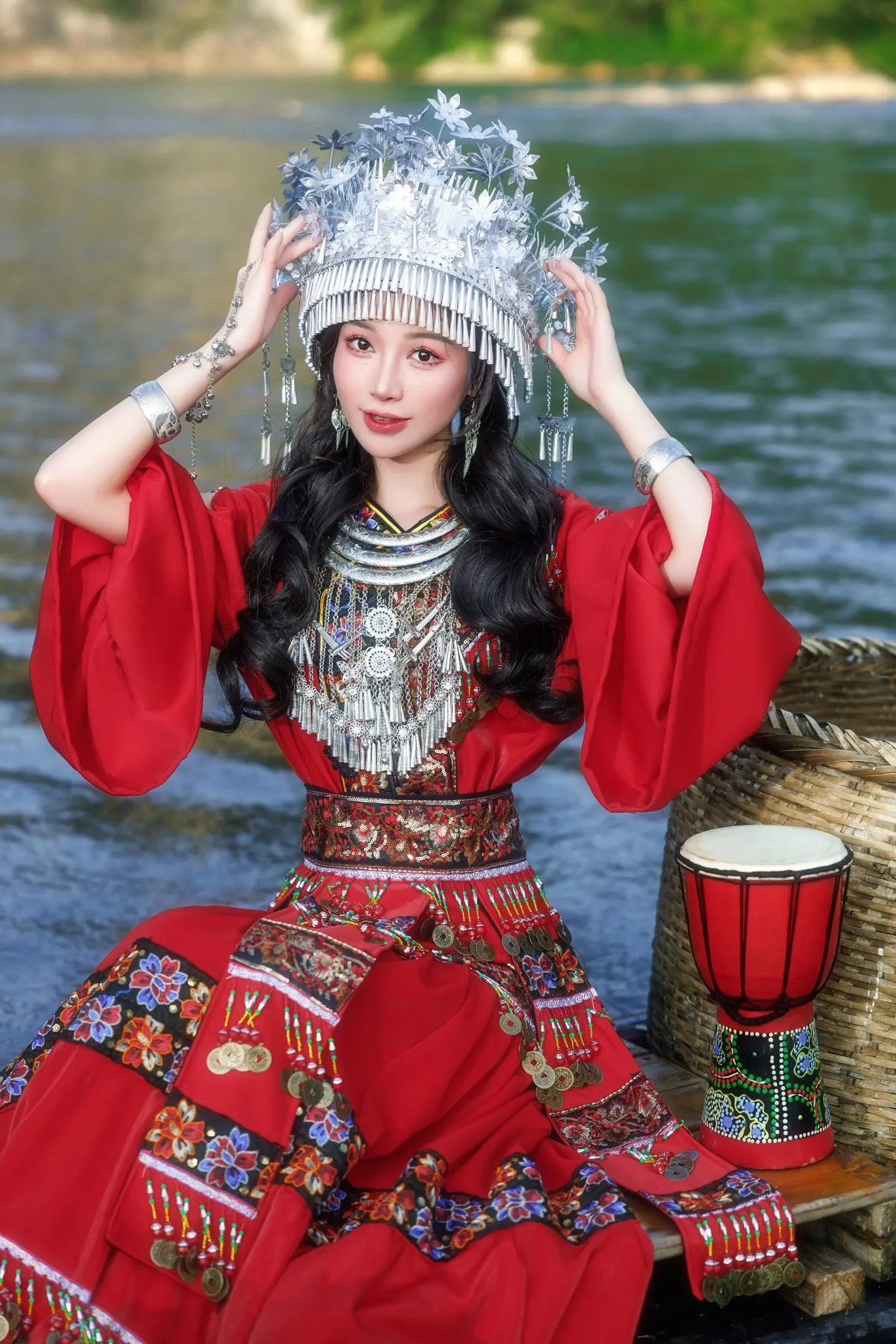 红色苗疆少女和阳朔的山水反差感太出片啦！