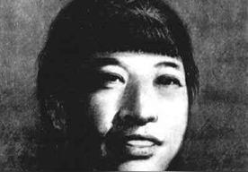1928年9月19日，她被敌人带到刑场。他们将她衣服扒光，分开四肢绑在木桩上，开