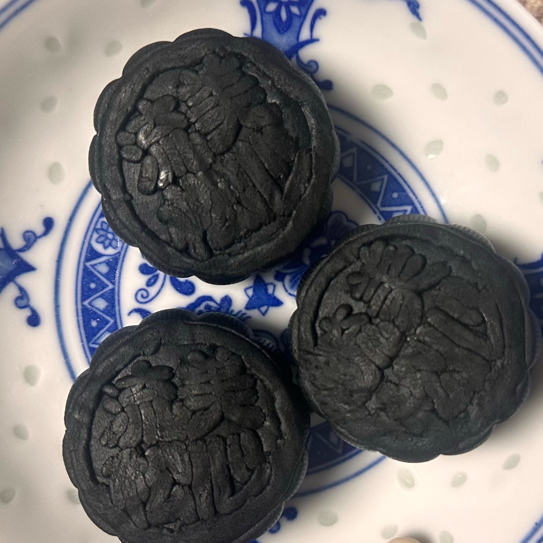 好暗黑的月饼🥮我先提前试了～[团圆时刻] ​​​