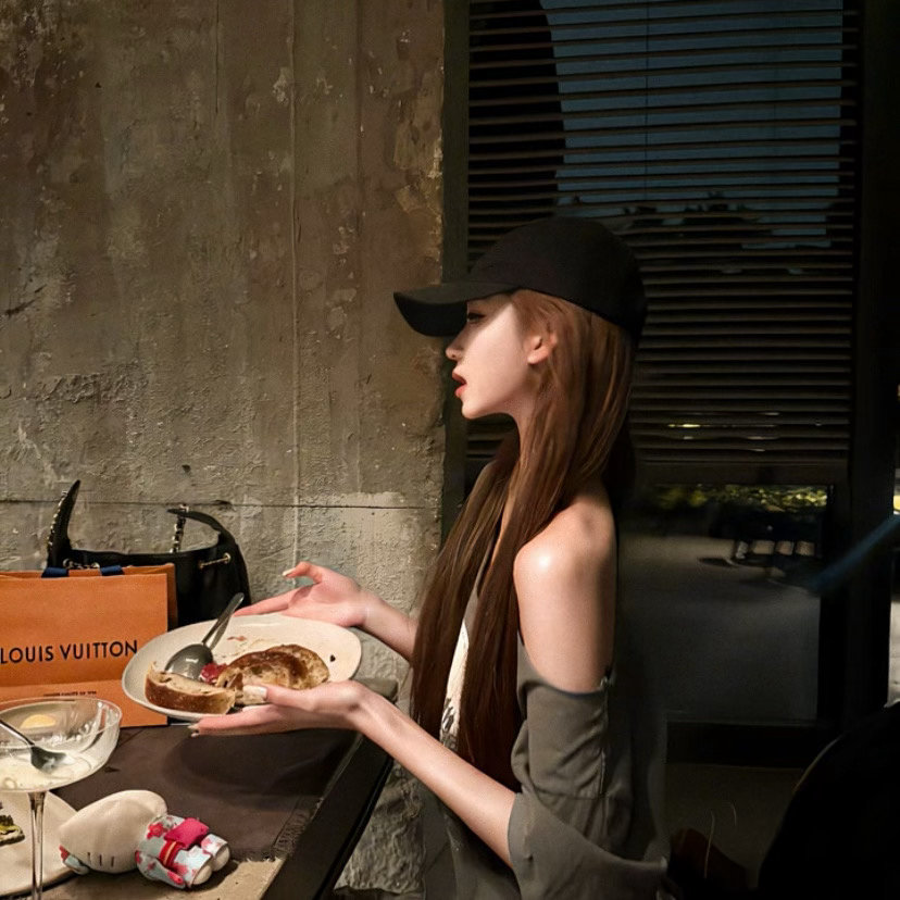 压力大的人容易晚睡 抑郁的时候容易嗜睡 焦虑的人容易早醒 内耗的人容易多醒 思虑