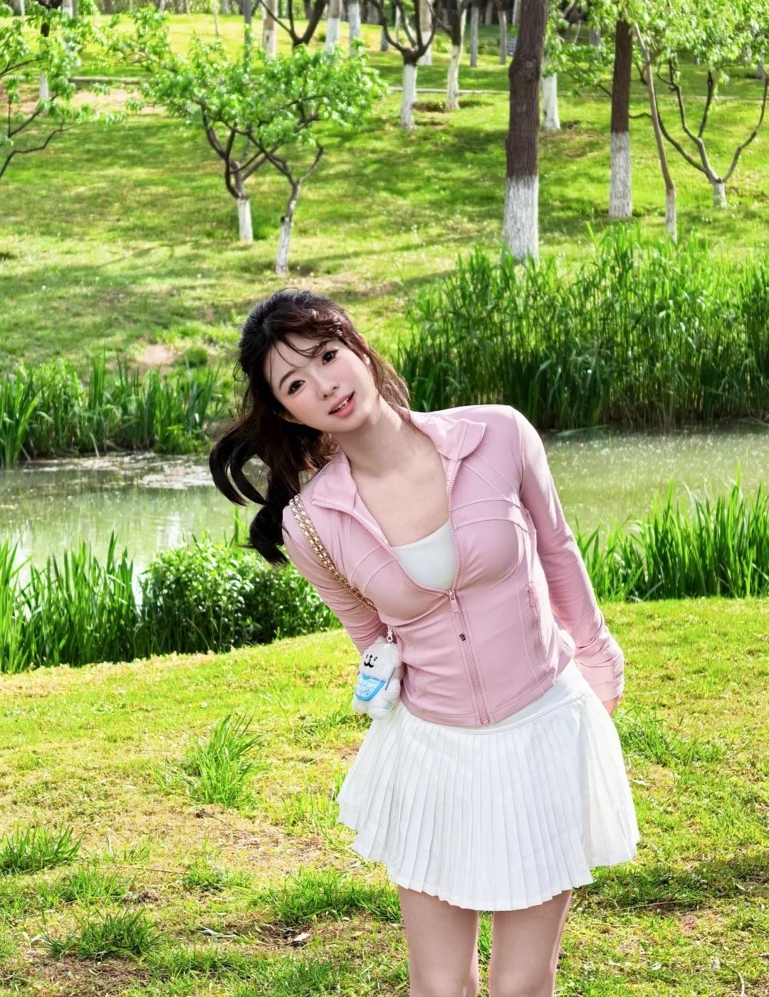 粉白lulu大家更喜欢哪一个
夏天真的要到了，世博园你不要太好拍了0元出片机位 