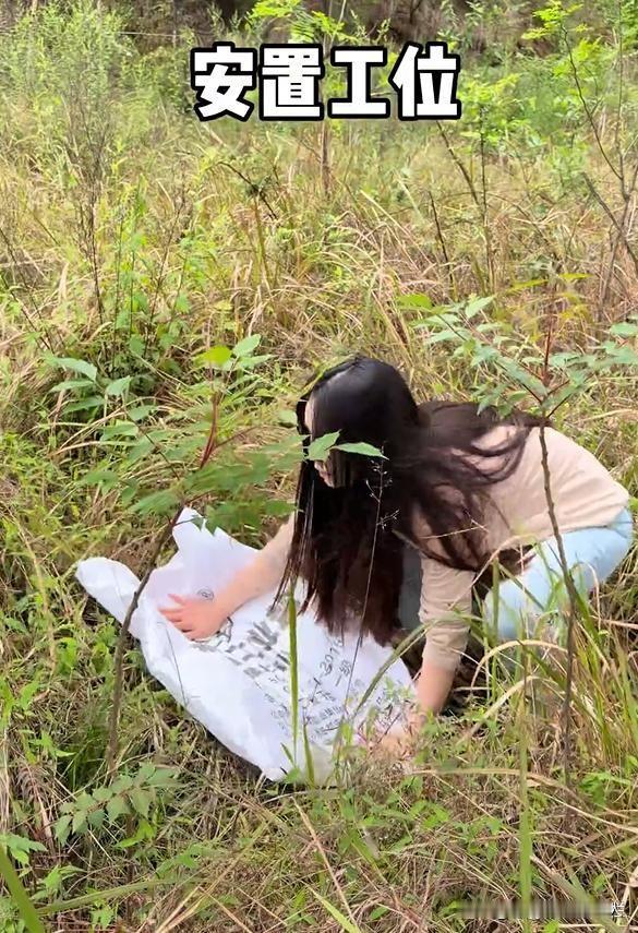 全网心疼！
31岁女生躲山上“假装上班”
不敢回家的成年人
藏着多少崩溃？
凌晨