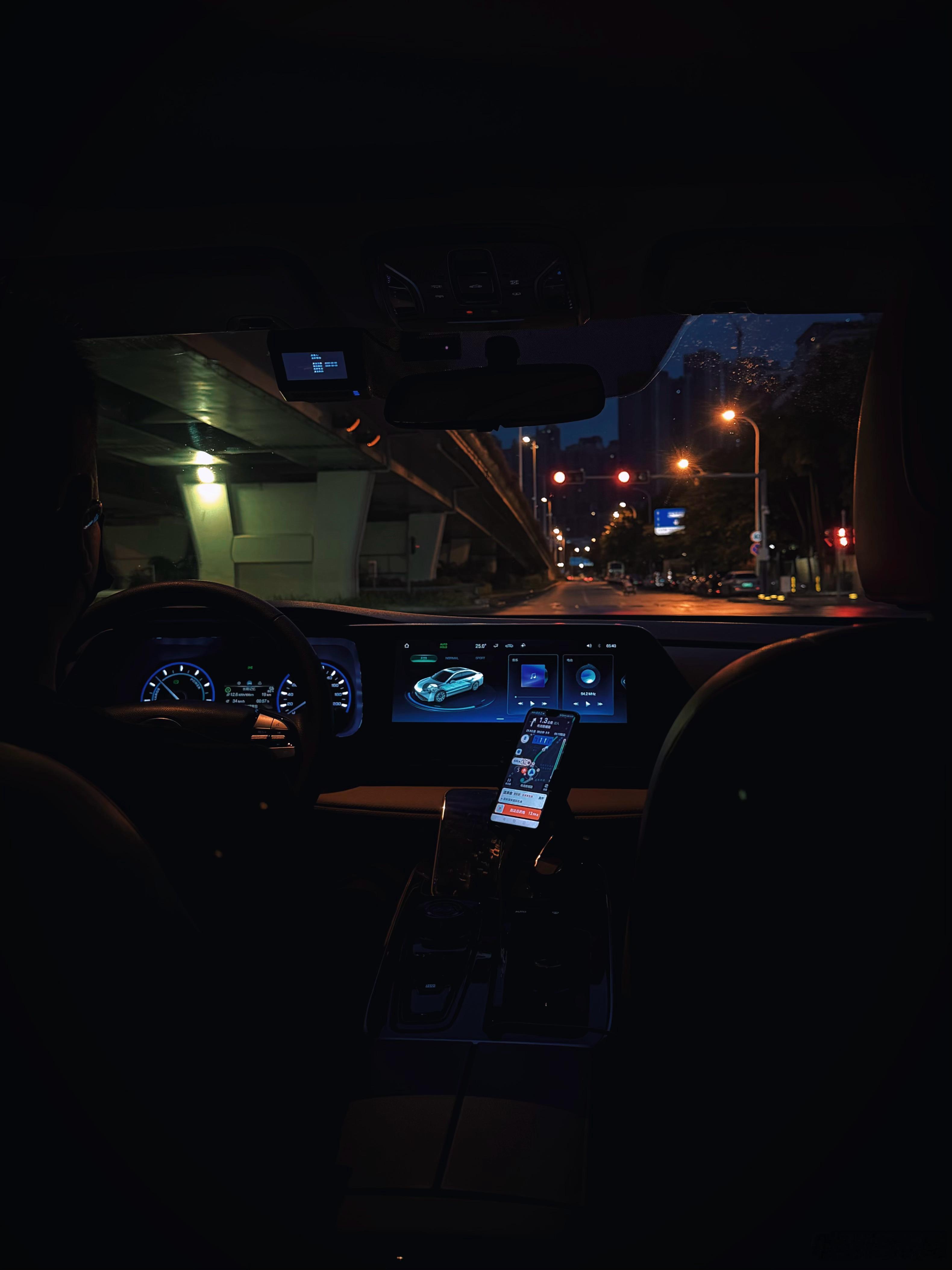 赶个早班机去北京车展，车圈小V也得刷存在感不是。 深圳