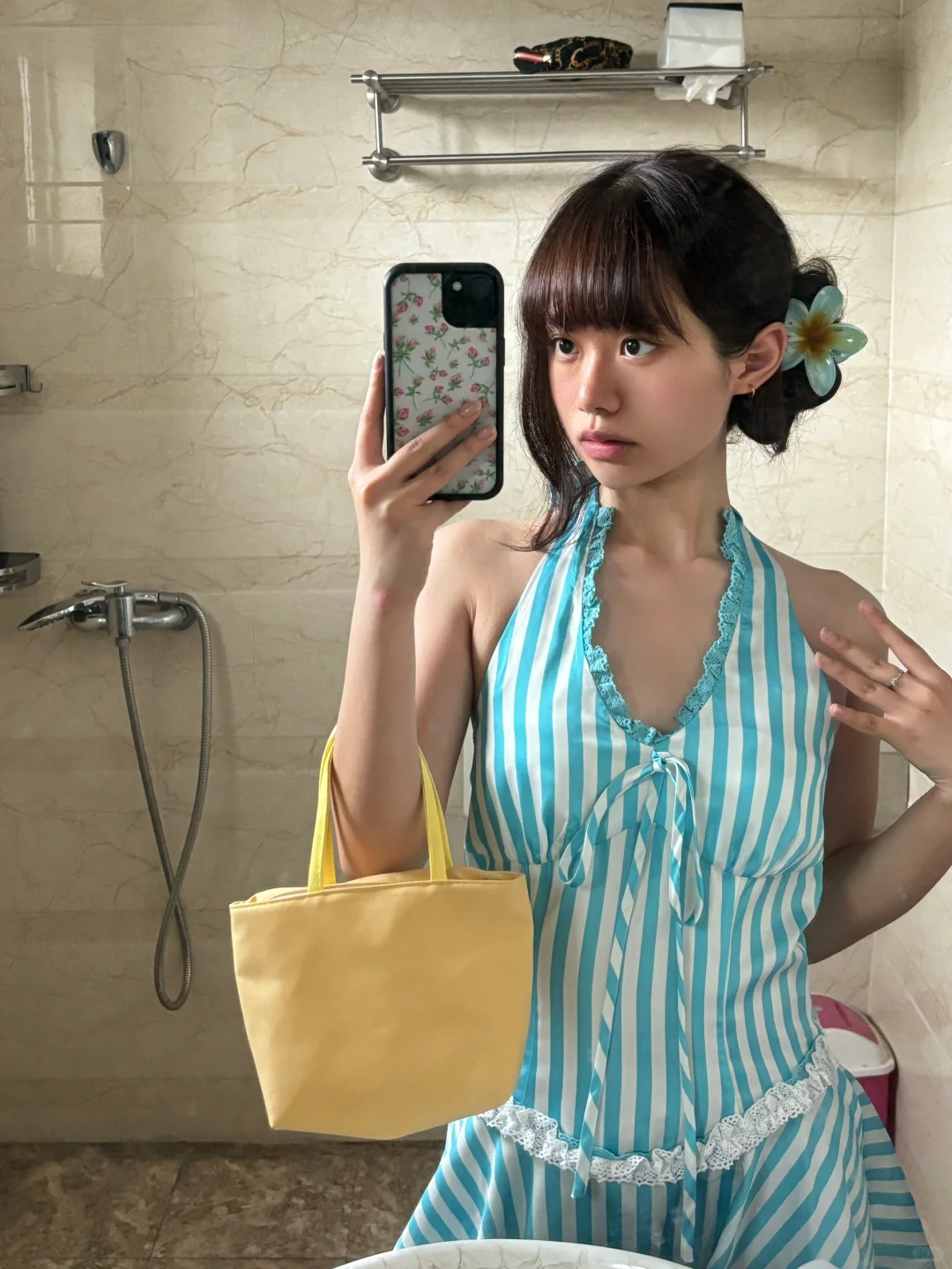 好像打歌服哈哈哈哈