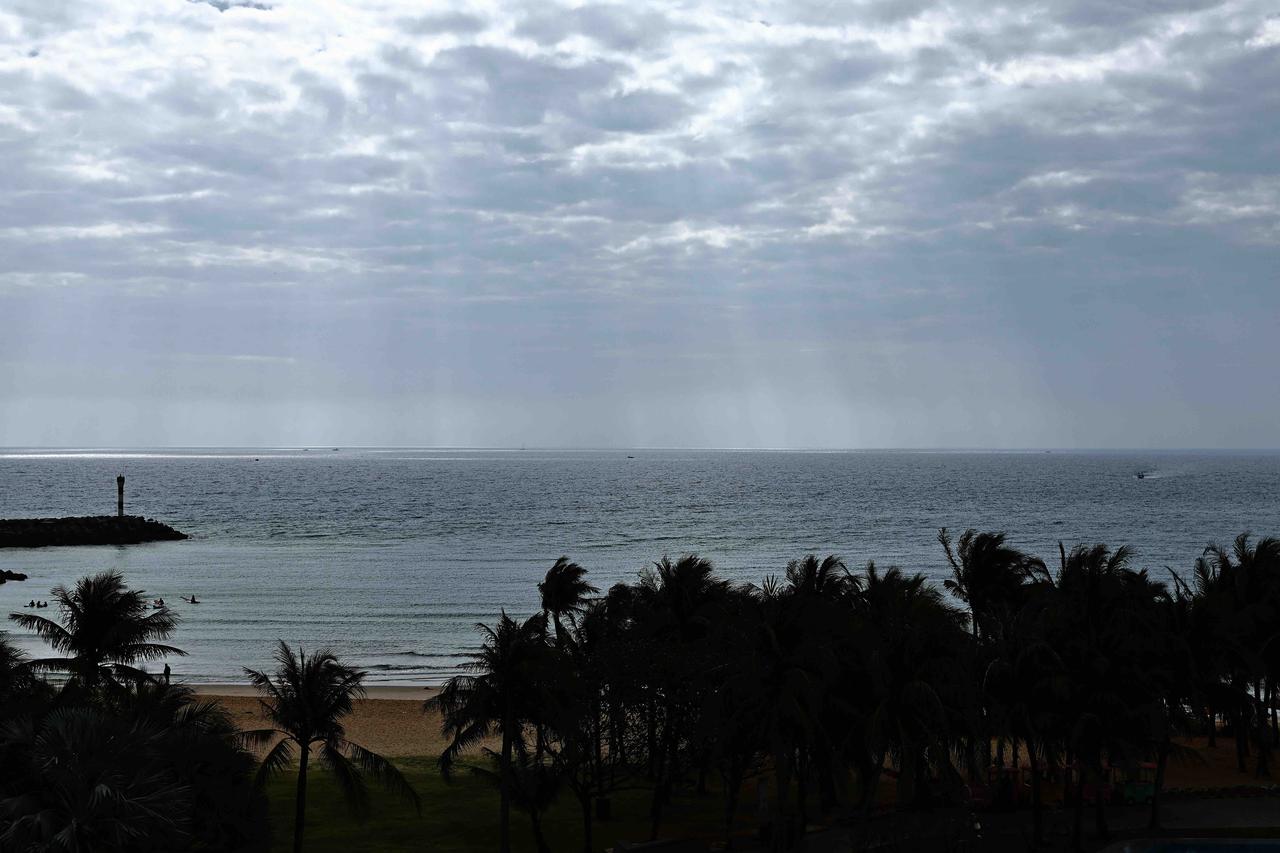 三亚陵水湾

摄影：郑立刚