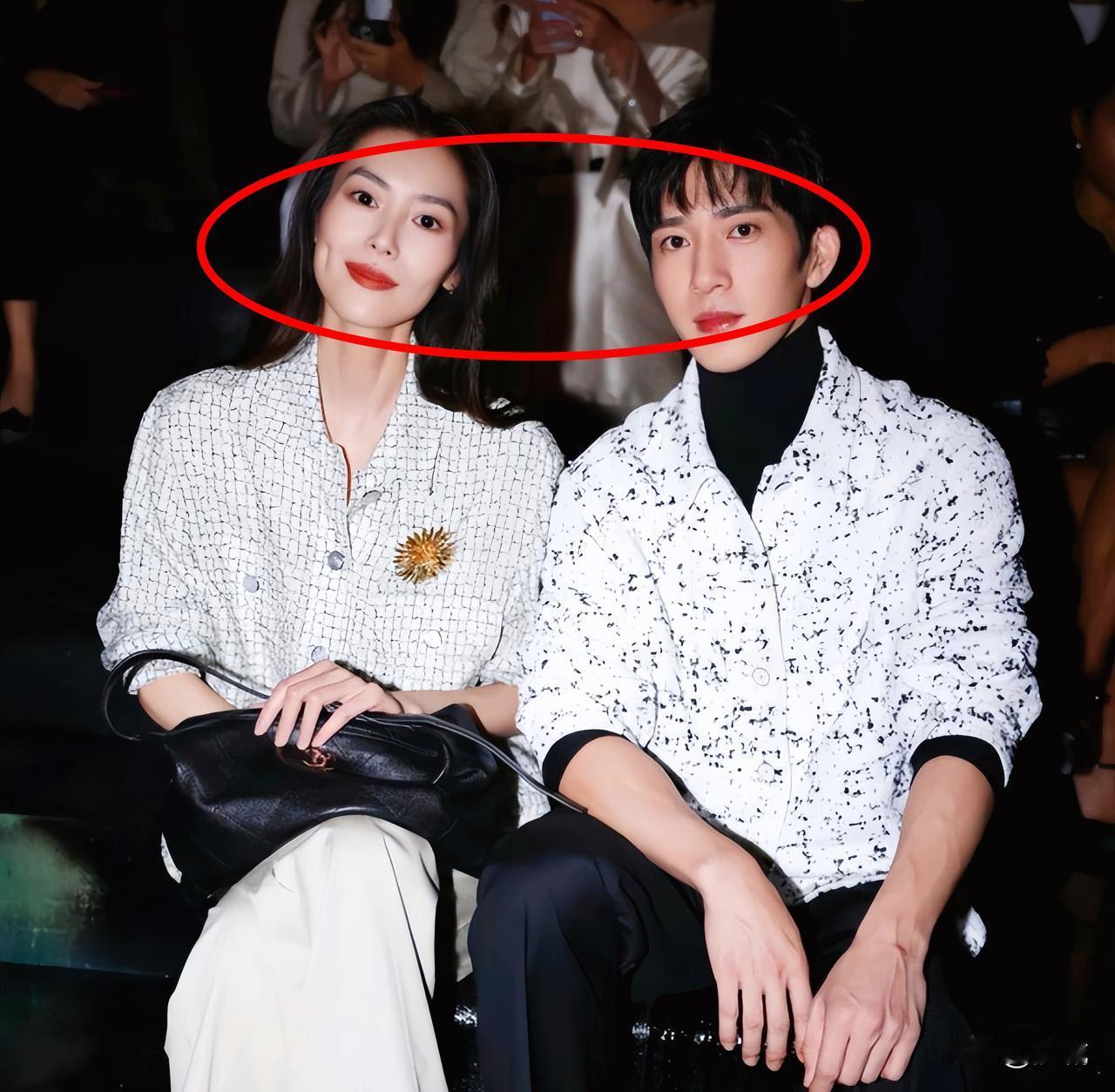 看到陈伟霆与何穗官宣得子的消息
不仅何猷君愣住了
就连井柏然也陷入疑惑
原来众多