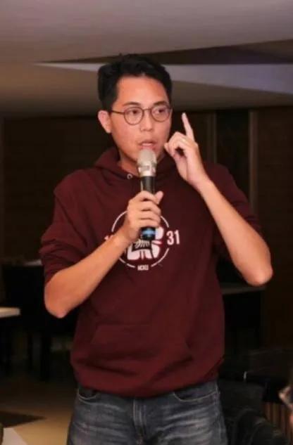 中国台湾省台南市议员李宗霖，是岛内激进的台独小党“台湾基建”的上窜下跳活跃人物，