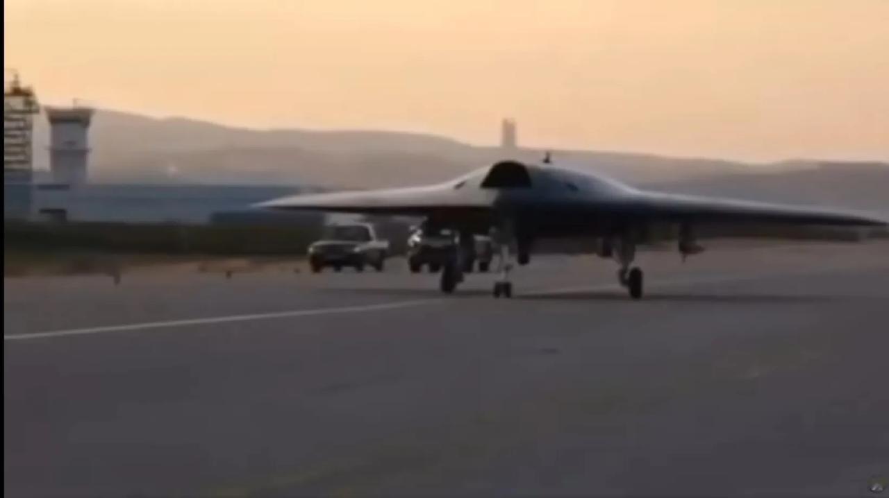 土耳其安卡-3隐形无人机成功带弹飞行，这次试验成功，标志着土耳其的无人机技术有了
