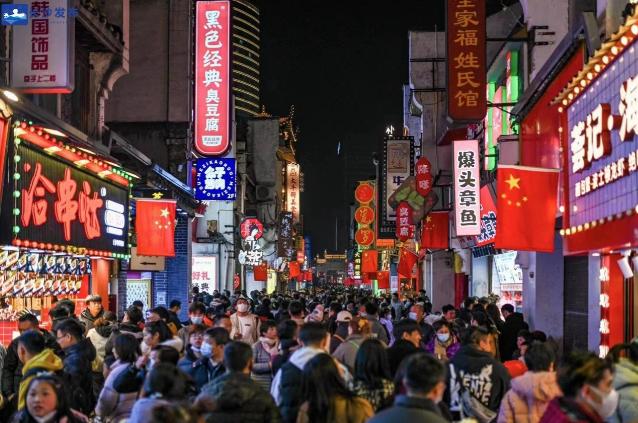 意大利前副部长吐槽中国：剥夺了女性在深夜街头被抢劫的“权利”。意大利前经济发展部