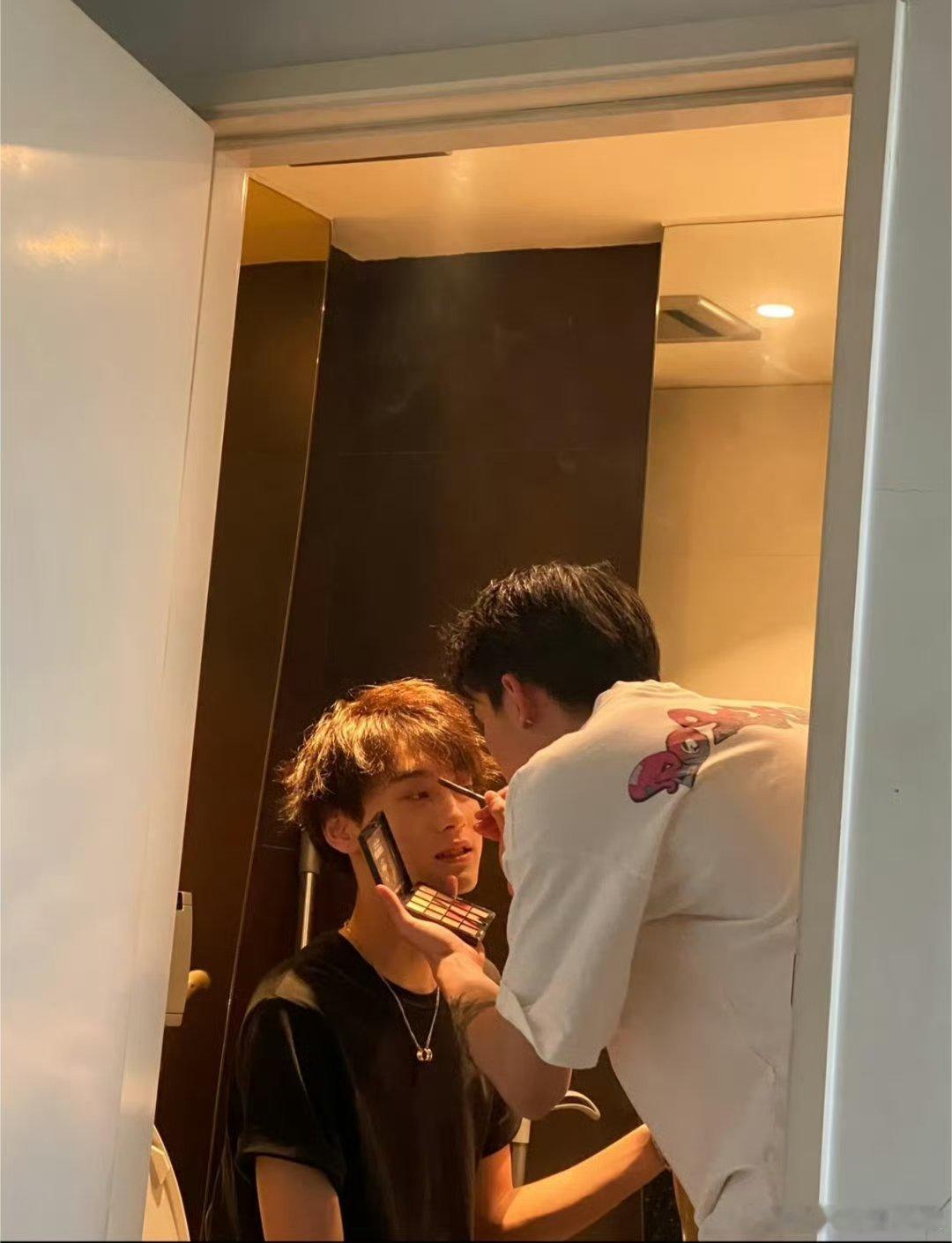 旧友发文为田栩宁发声：认识6年，是看着他一步步走过来的，还没火的时候边拍广告边拍