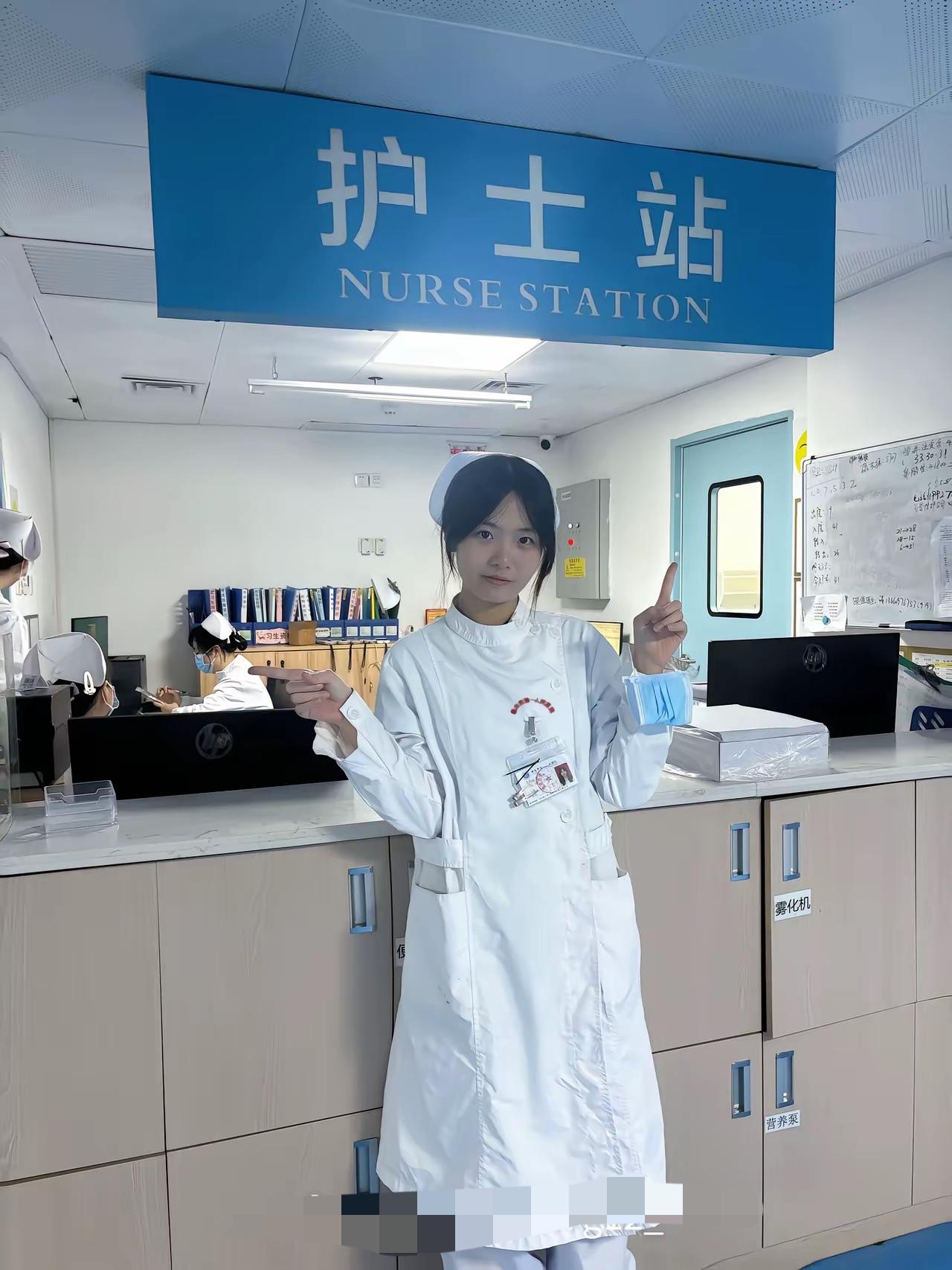 如果这位护士同意，我愿意吃5万一年来我们公司当医生