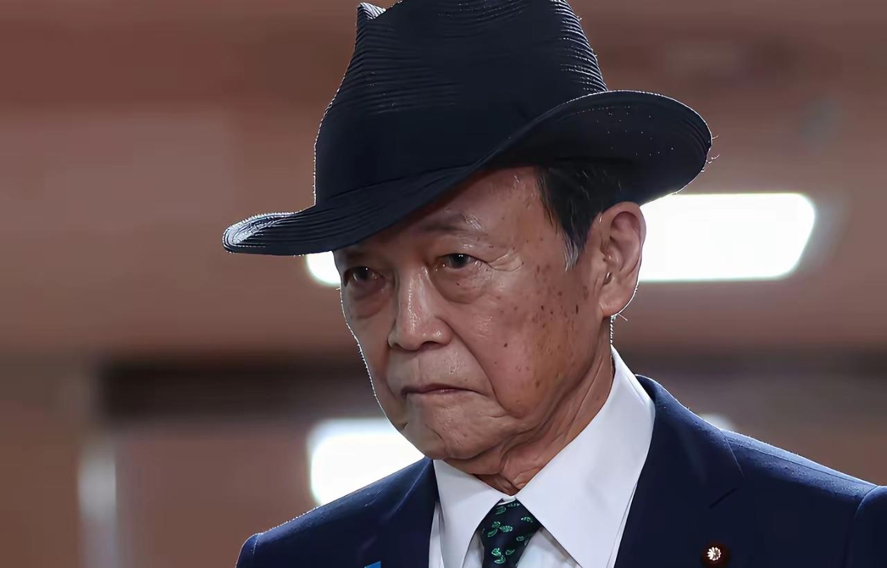 麻生这条老狐狸道行深，退居幕后仍执掌权杖，安插亲信布控内阁！窜台拱火、煽动军国主