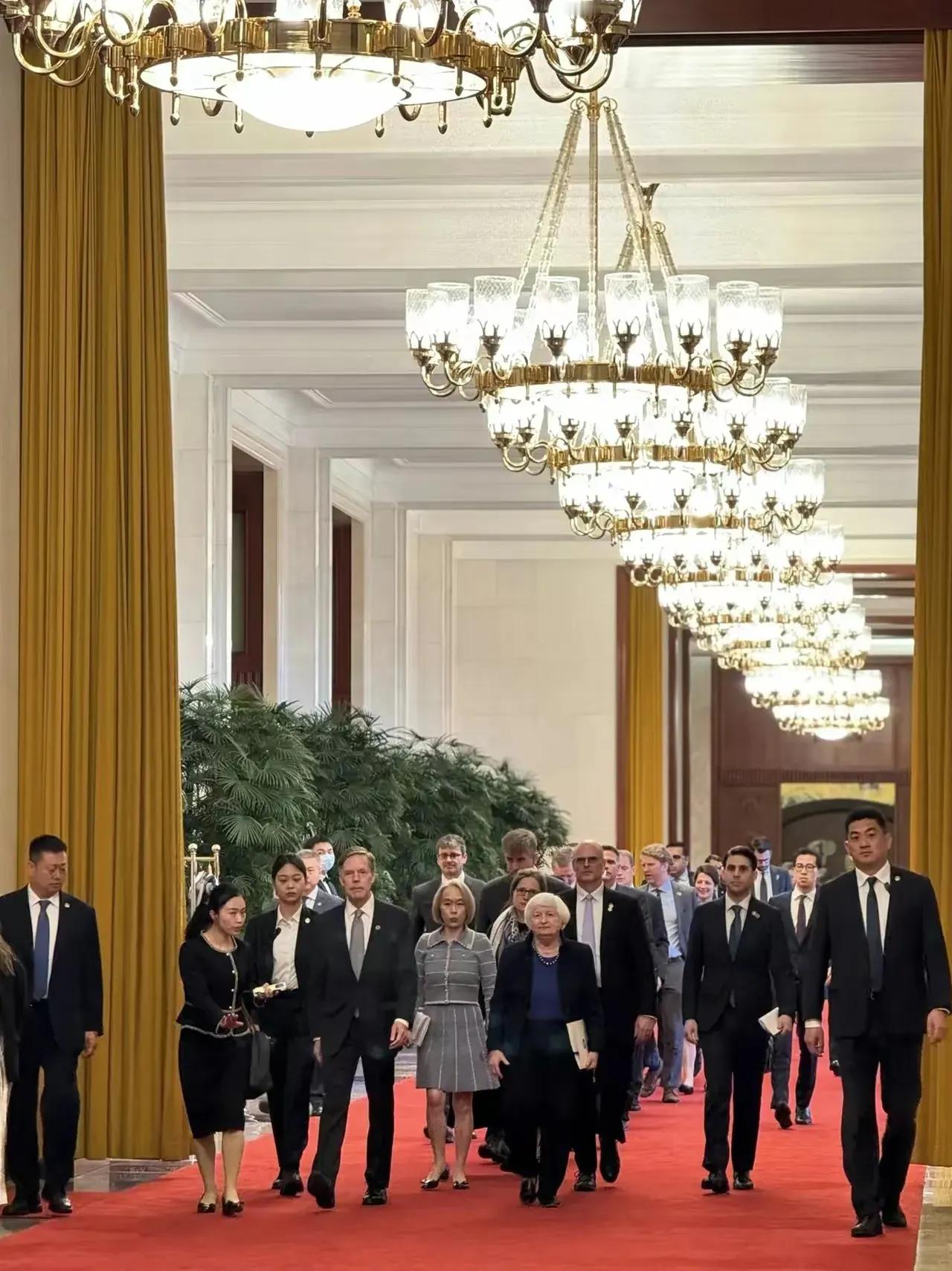网友总结的“美国政客访华有一套完整的流程模板”：1. 来之前虚空造牌，无中生有，