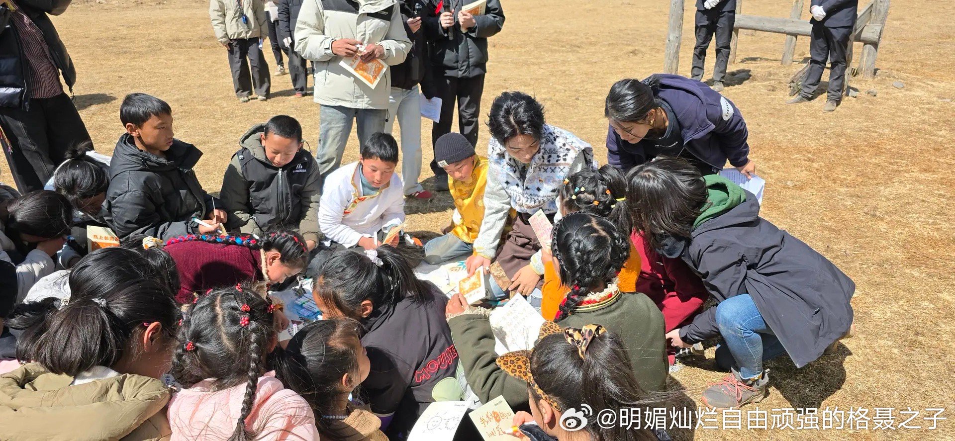 丁真高原成长因你向上 ✨真藏时光 有个人别看在外面做大明星酷帅爆表，但是做公益兼