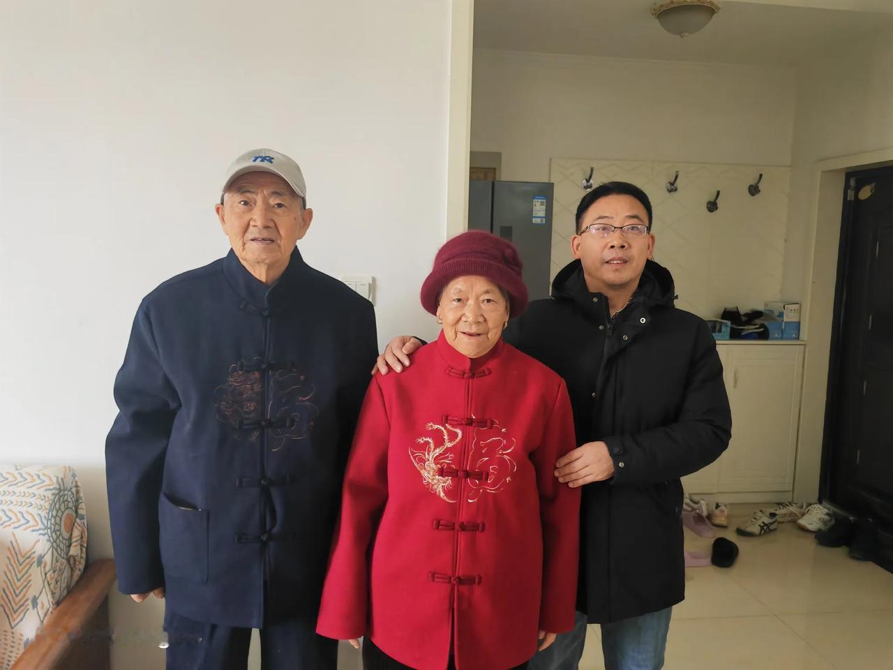 今天爸妈回开封老家了，在郑州住了大约三个月，非常开心快乐，希望父母身体健康、平平
