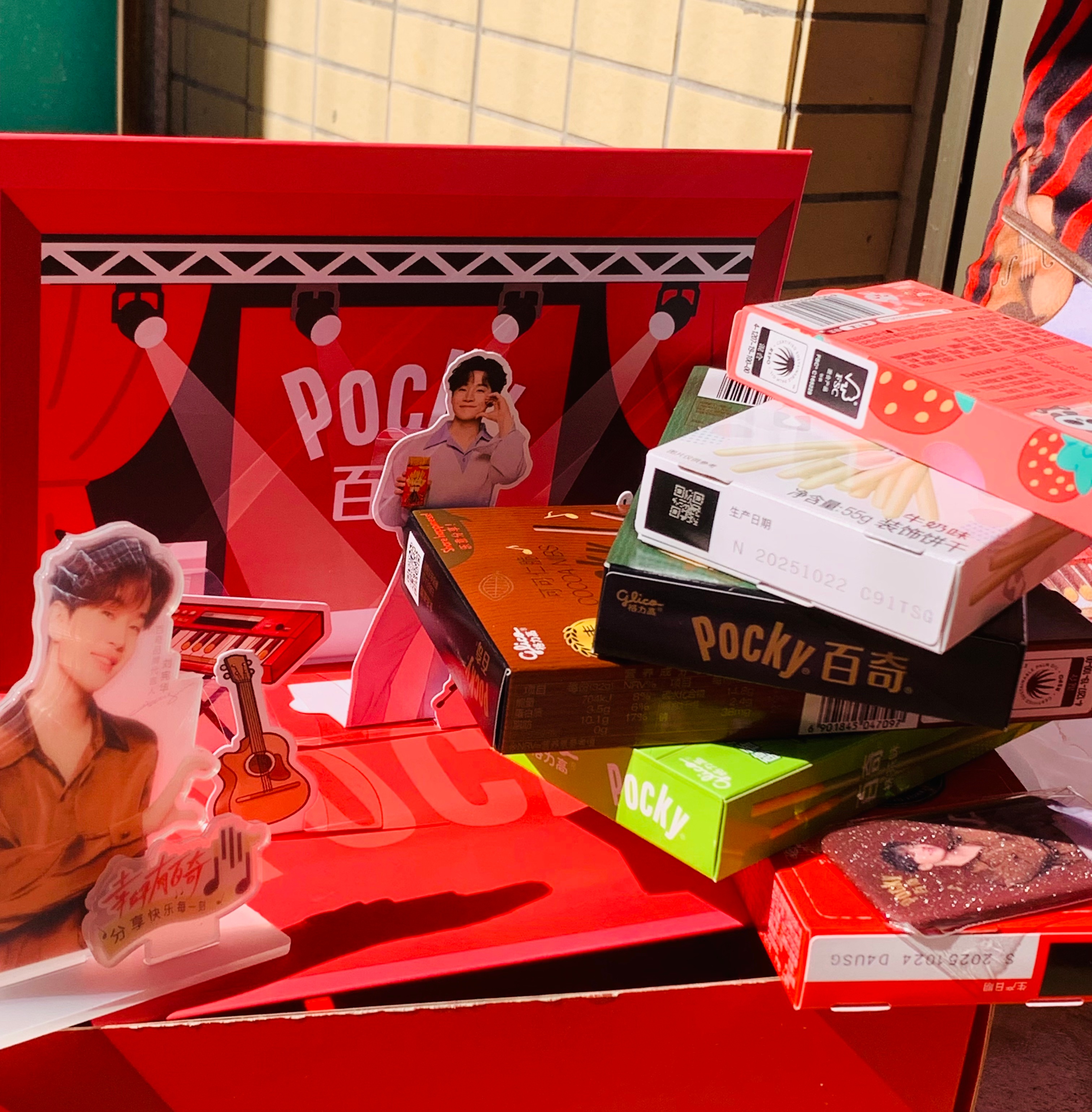 等了预售的pockyn天 !终终终于收到了!百奇挑选代言人的眼光也太好了期待12