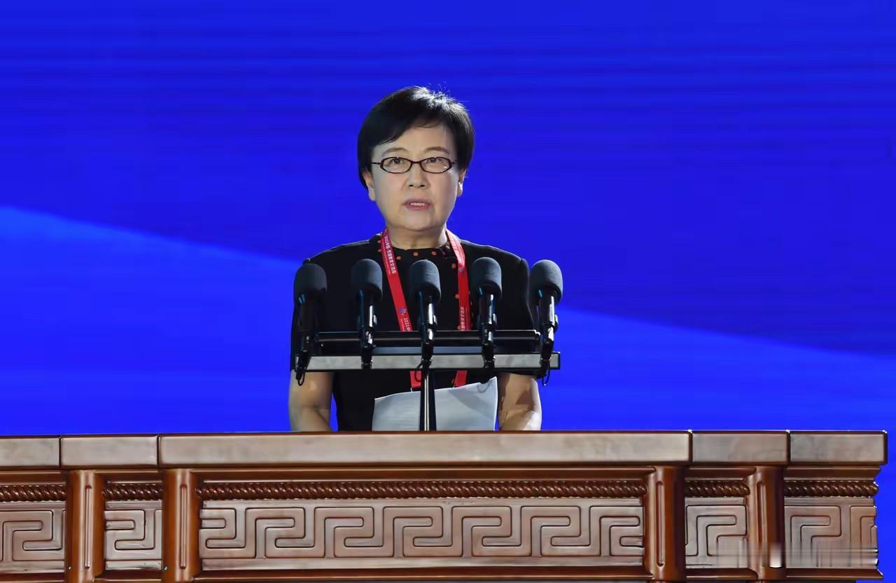 退休了也不消停！71岁的鲁昕，中秋节后第一天官宣被查！她最后一次公开露面，是两个