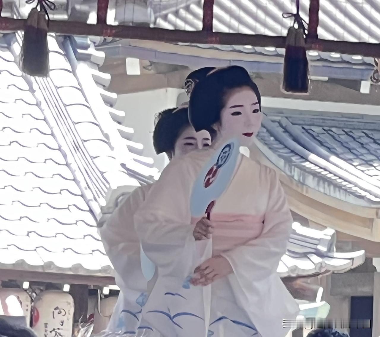 京都祇园祭，是日本最盛大的三祭之一，也是日本规模最大，最有名的祭典，于每年夏天举