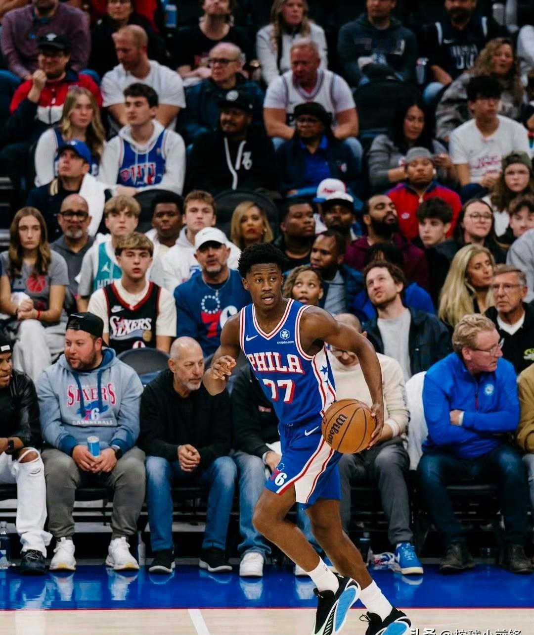 76人五连胜了，但别急着买冠军纪念品。
马克西天天炸场，30分跟吃饭一样。
恩比