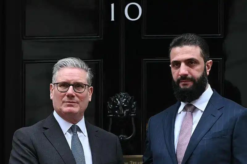 英叙两国领导人紧急会晤，不同于以往的寒暄客套，两人一坐下来就直奔主题，全程不绕弯