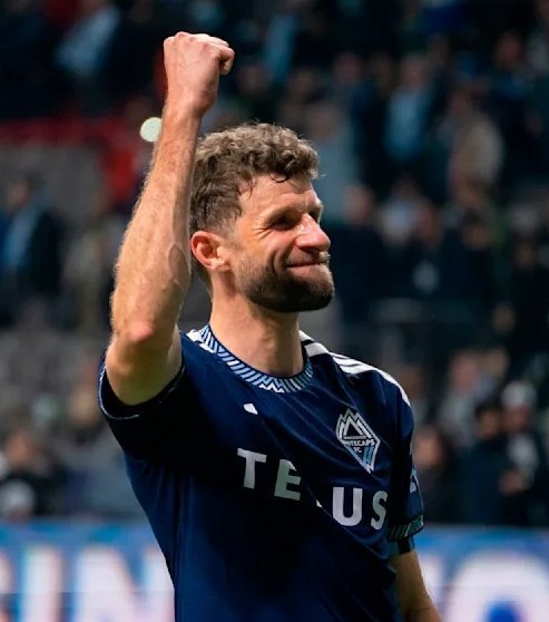 托马斯·穆勒在温哥华白浪仍在使用他的拜仁护腿板