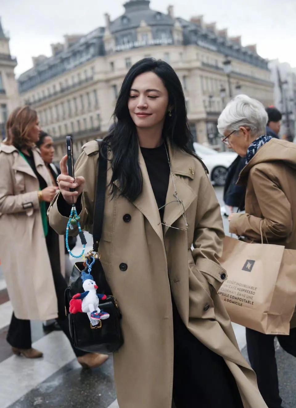 姚晨虽然不是第一眼美女，但身材高挑衣品出众，气质出尘，又美又飒!不是那种千篇一律