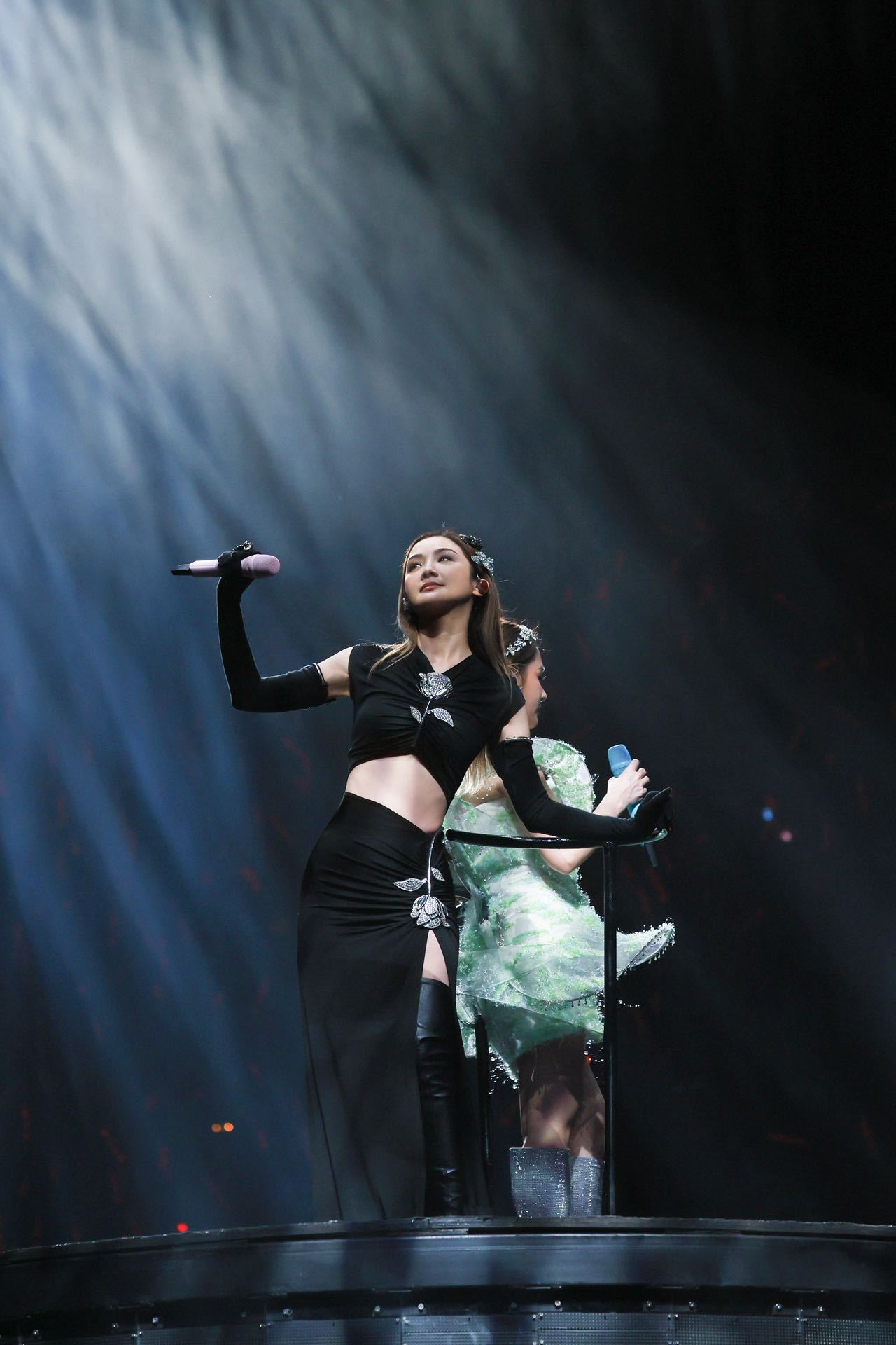 #Twins瓶中沙是五月天阿信写的#这歌就像夏日里的一缕清风，旋律拂过心田，Tw