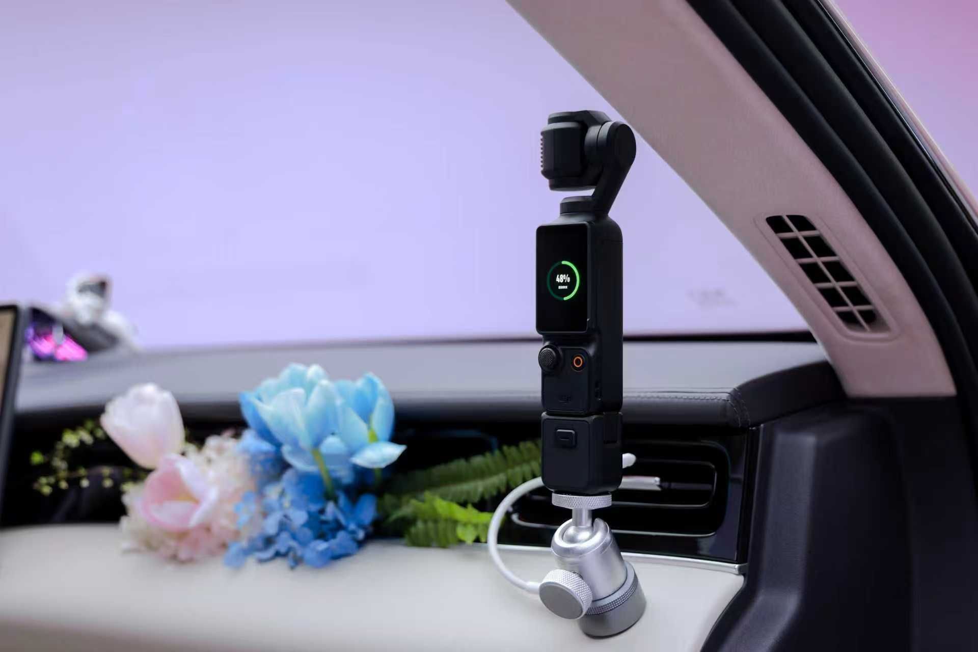 #尚界Z7百变快乐屋#座舱主打一个“玩得起来”。副驾背后有Maglink接口，挂