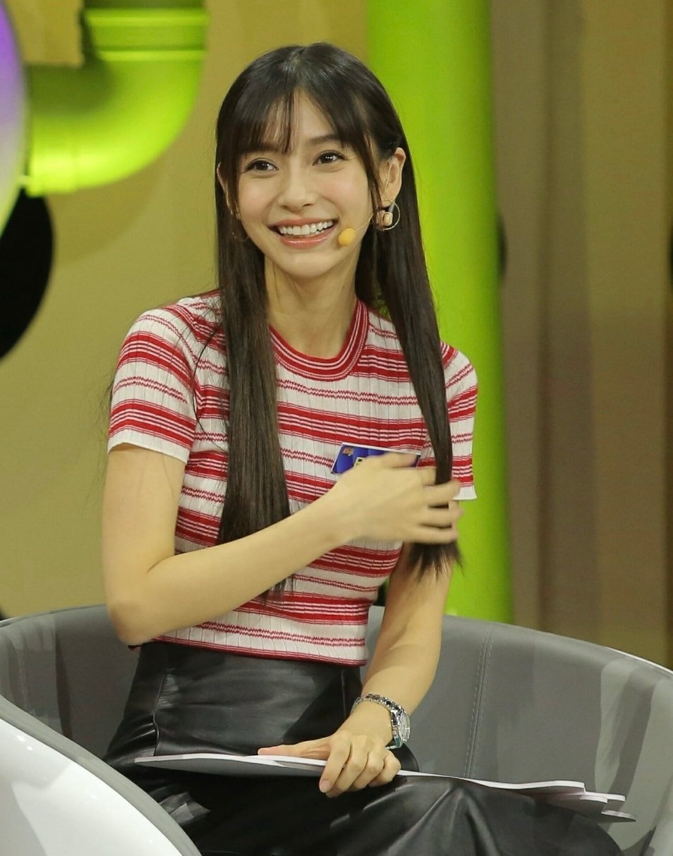 angelababy马尔代夫游客照Angelababy早年综艺 黑长直清纯且少女